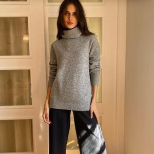 Aritzia Gray Turtleneck Sweater size XXS